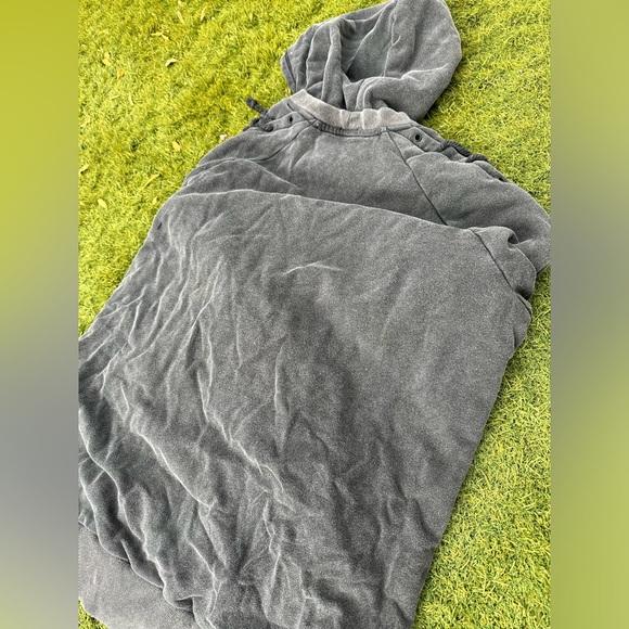 Darker Wavs Hoodie - Picture 4 of 4